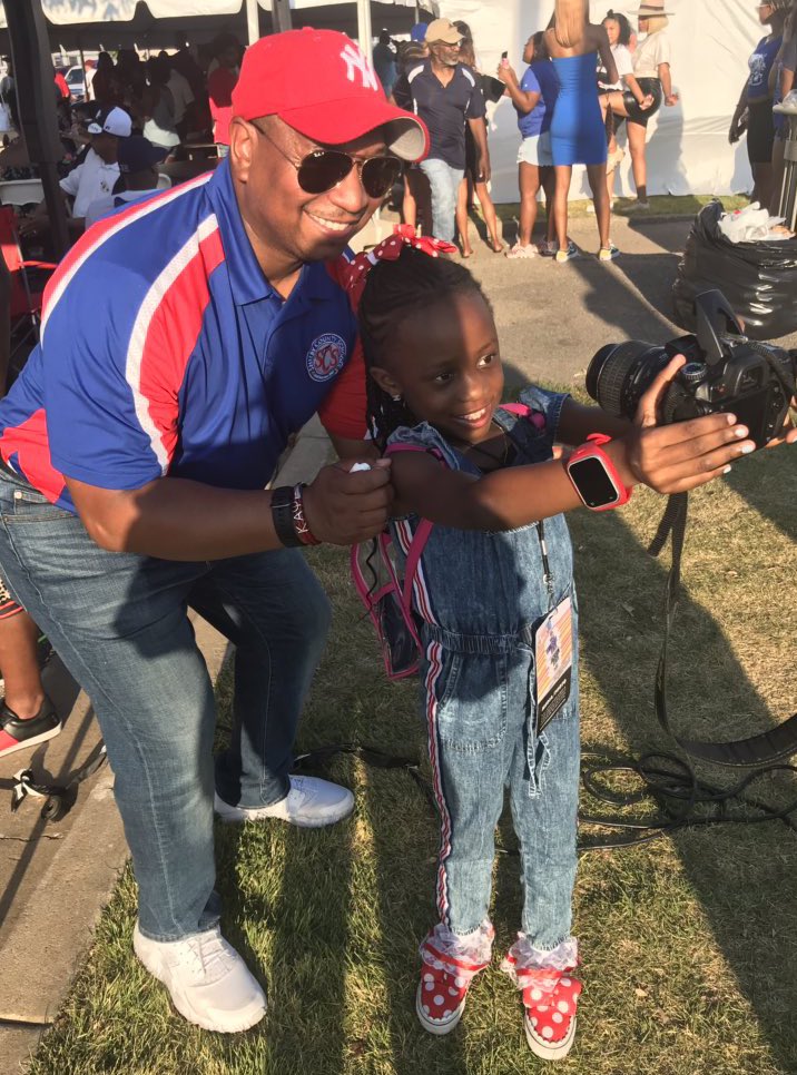 SCSSuptRay's tweet photo. 📸Caught in ACTION! Here’s a shot of @GrahamwoodEL third grader, Storee Elle with me at the 2019 @ClassicMemphis. This pint-sized photographer understands the POWER of sharing stories in our community through the eyes of others. Thanks @memphisnews for the student spotlight! https://t.co/j3Dv1itZiD