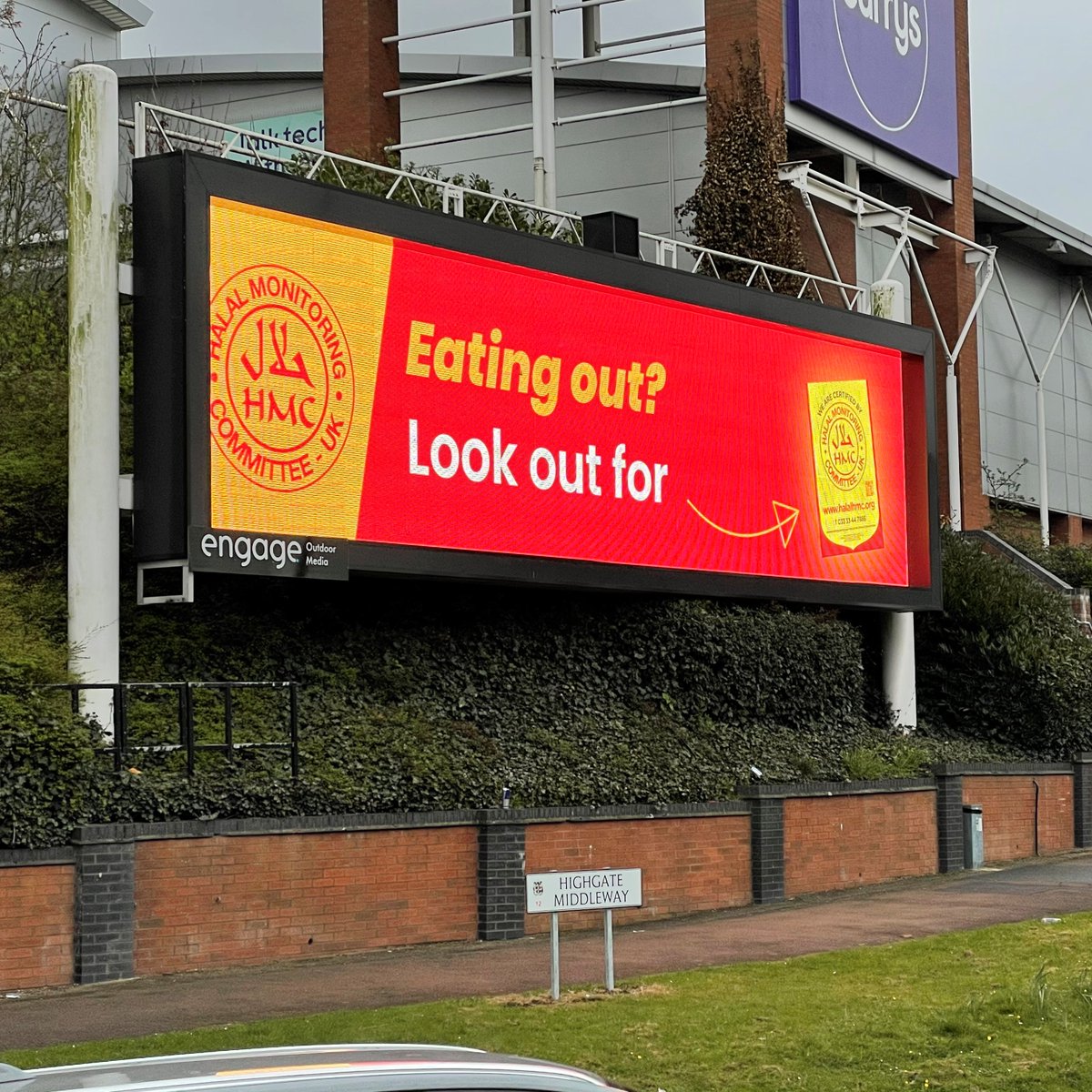 HMC_UK's tweet photo. Did you catch our digital billboards in Birmingham on Highgate Middleway? π
We're back again for another week on the 27th April. If you spot us, tag us! π
#HelpingMuslimsChoose https://t.co/bfm2iw5KPt