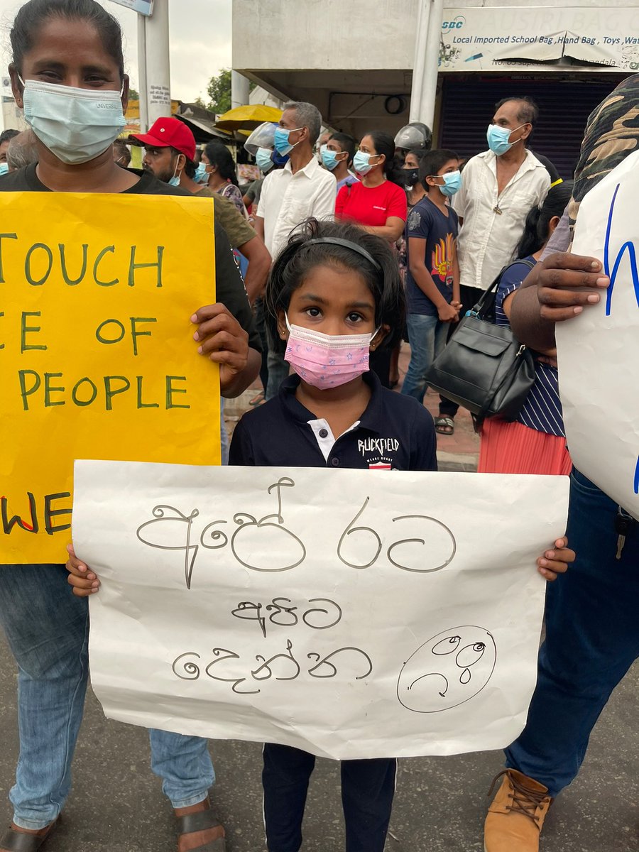 TheFullSt0p's tweet photo. Thousands of people gathered around Sri Lanka to show their resistance to the government of Sri Lanka. 

#Piliyandala 
#GoHomeRajapakshas #GoHomeGota #GoHomeGota2022 #GiveUsOurStolenMoneyBack https://t.co/RWsMeEr0C9