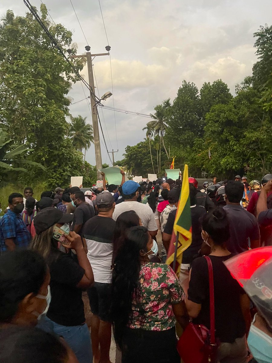 TheFullSt0p's tweet photo. Thousands of people gathered around Sri Lanka to show their resistance to the government of Sri Lanka. 

#Piliyandala 
#GoHomeRajapakshas #GoHomeGota #GoHomeGota2022 #GiveUsOurStolenMoneyBack https://t.co/RWsMeEr0C9