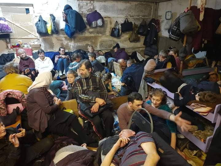 StratcomCentre's tweet photo. 🇷🇺 occupiers held hostage 150+ Ukrainians in the village of Yahidne. People were detained in the school basement for nearly a month. "The living were trapped next to the dead. Famine. Thirst. A bucket instead of a toilet," – Viacheslav Chaus, head of the Chernihiv administration. https://t.co/jGzLllvDt3