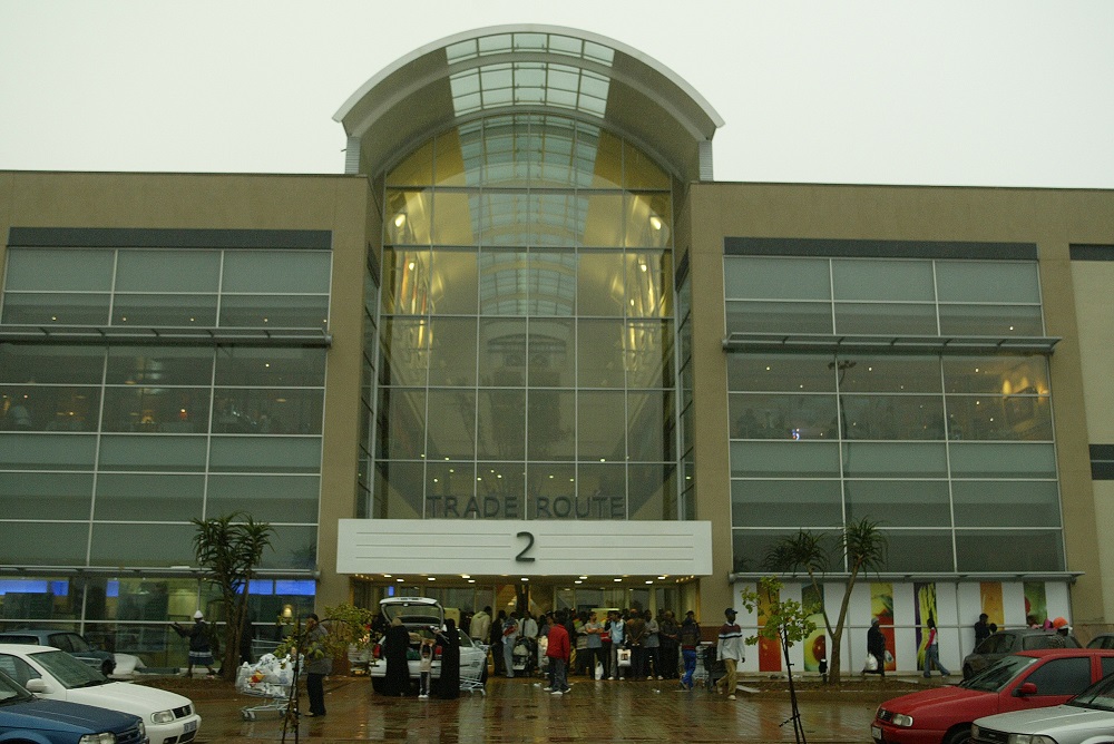 FaizelPatel143's tweet photo. Trio nabbed for robbery at Trade Route Mall in Lenasia #TradeRouteMall #Lenasia #Robbery
https://t.co/NiJJzZQFje https://t.co/AGudy37mc1