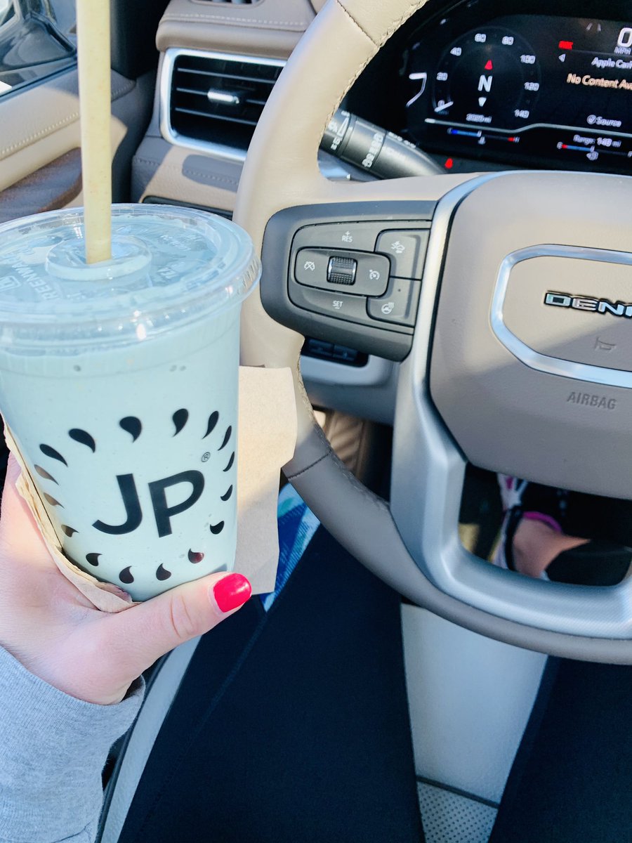 AlexisCrimaldi's tweet photo. no one’s in the backseat, the sun is shining and it’s #bluemagic szn, people 🙌🏻☀️🌊 https://t.co/hNTfYoW1NM