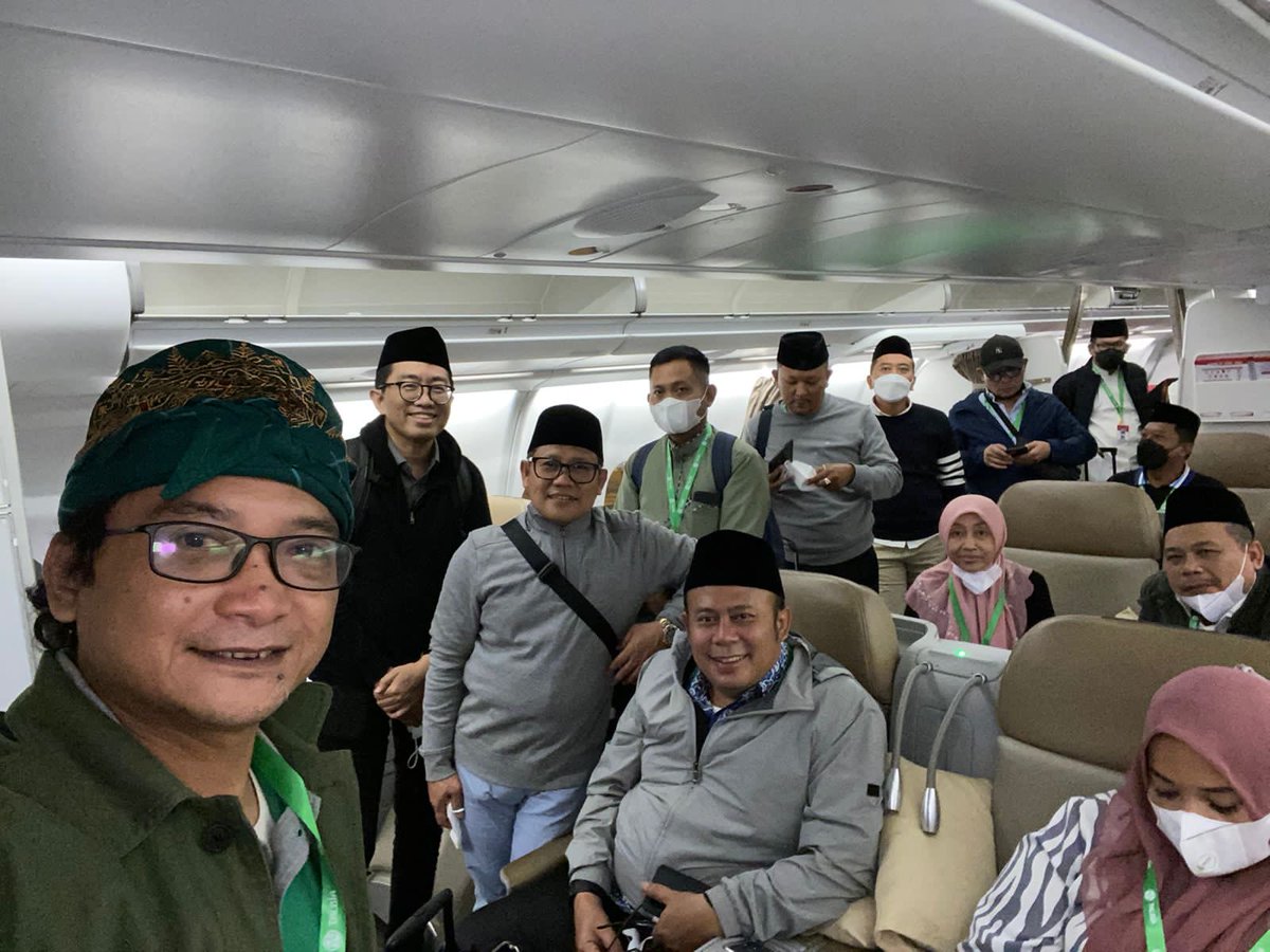 cakimiNOW's tweet photo. Malam boss https://t.co/AhYMFAgx40
