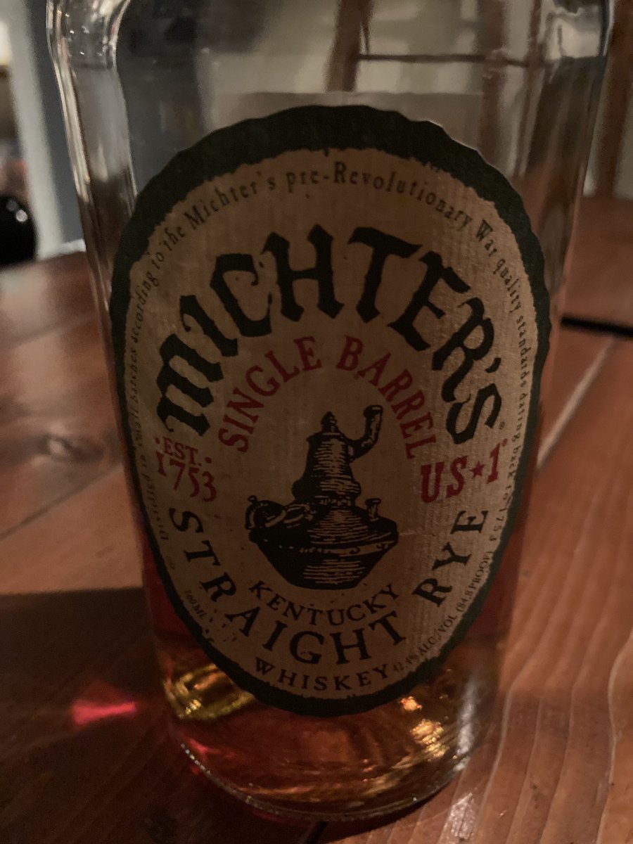 hamura1meisei's tweet photo. 久しぶりにウイスキー🥃
ライウイスキーも良いね♪
#JACKDANIEL
#MICHTER
#KNOB https://t.co/QrHZpOczXe