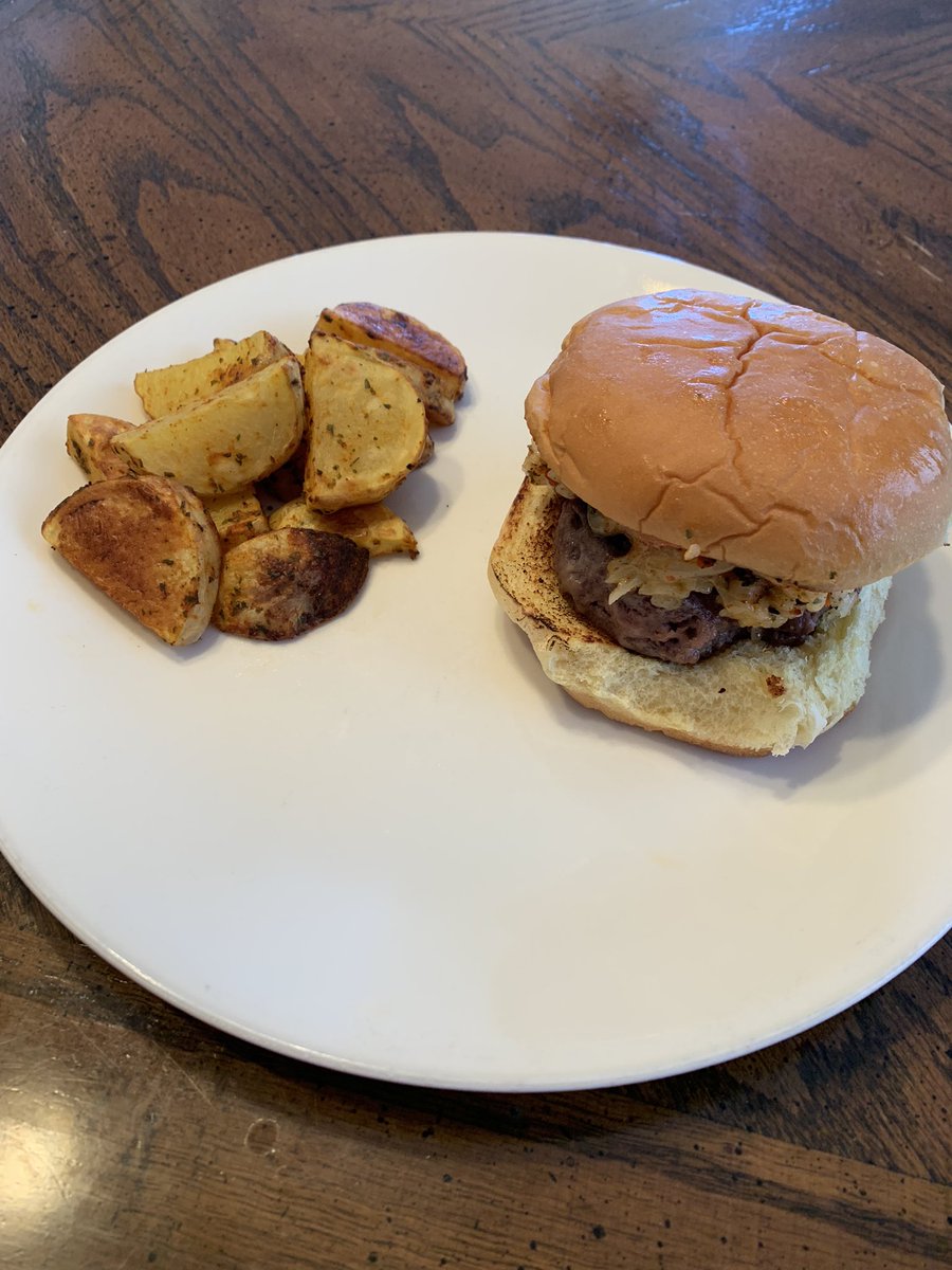 Maydayqay's tweet photo. @cloudy_deals free food? Count me in! Cloudy on top! https://t.co/p6Gzk2BPU5