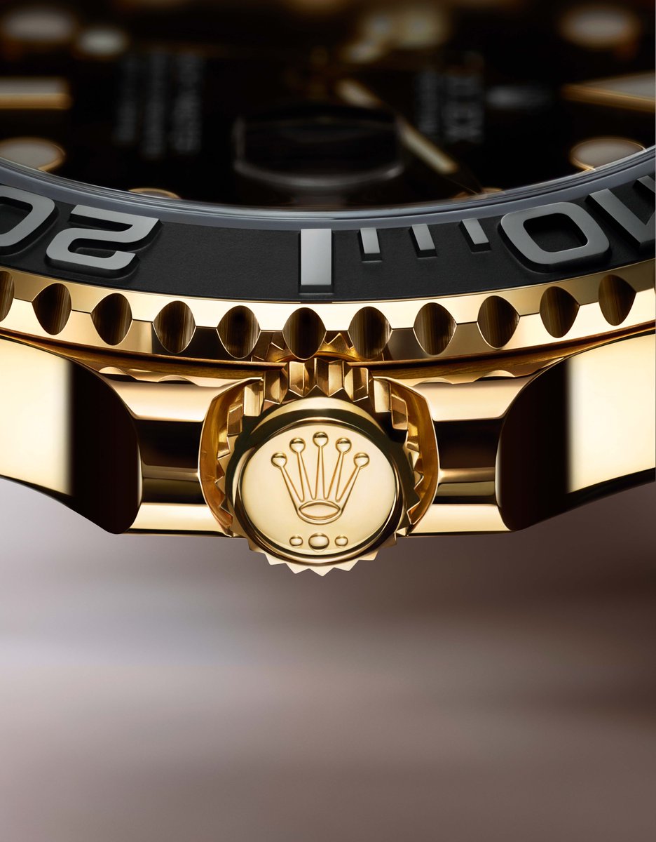 cotedesmontres's tweet photo. #Rolex #Oyster #Perpetual #YachtMaster42 - Briller d’un nouvel éclat.
Un raffinement inédit pour ce modèle emblématique et une nouveauté esthétique qui ne fait nullement dévier cette montre nautique de son cap.
@ROLEX
https://t.co/5Z1pUmm3LR https://t.co/TwLM3Ud4NF