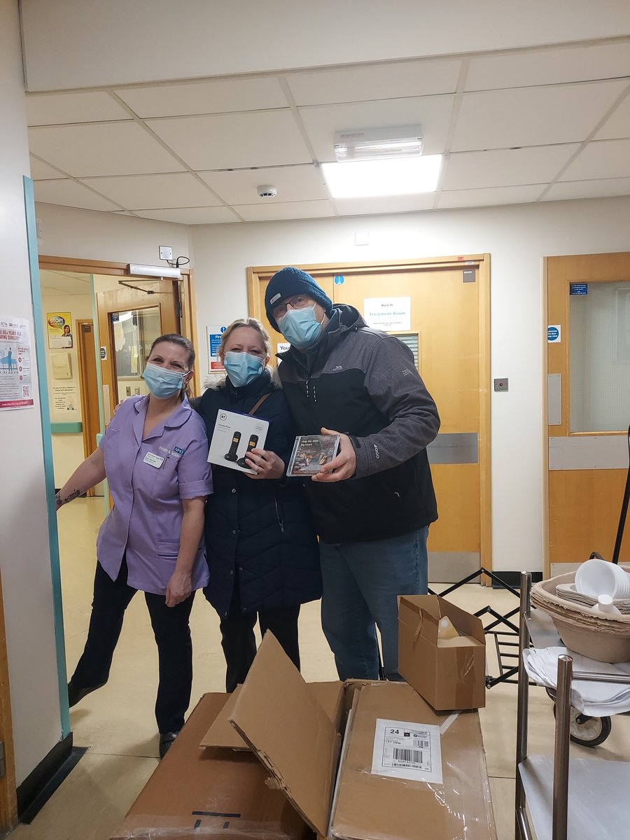 amycip2's tweet photo. Mr Montague and his daughter Hannah surprised us today with 6 shiny new pressure cushions and cordless phones for patient use! Huge thanks to Mr Montague and his family for their endless kindness! @UHLRRCV @SurgeryThoracic @UHLTVTeam @Leic_hospital https://t.co/1uiSBw11HW