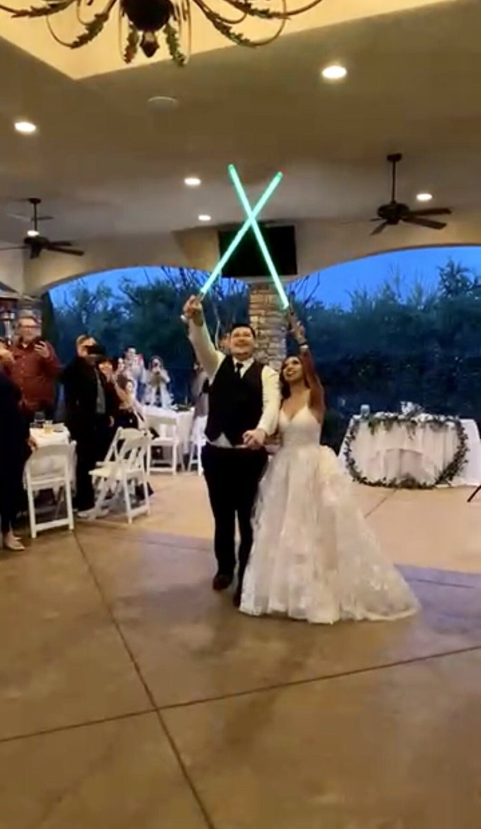 StubeyDoobyDoo's tweet photo. @rPrequelMemes You marry her😉 @_zerriah_ https://t.co/iCwYx2PkUu