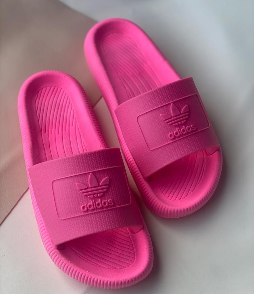 Vistaseofc's tweet photo. Meninassss 
Flip flop e nuvem 
Por apenas 40.00$ 
Consultar disponibilidade de tamanho comigo no privado .
21 98653-2771 https://t.co/T5SQmWmOk5