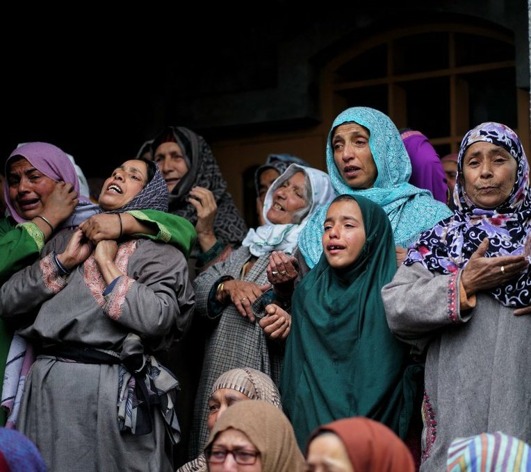 Uncivilized313's tweet photo. Palestine💔                 Kashmir🥺 https://t.co/8nV0MMyLlW