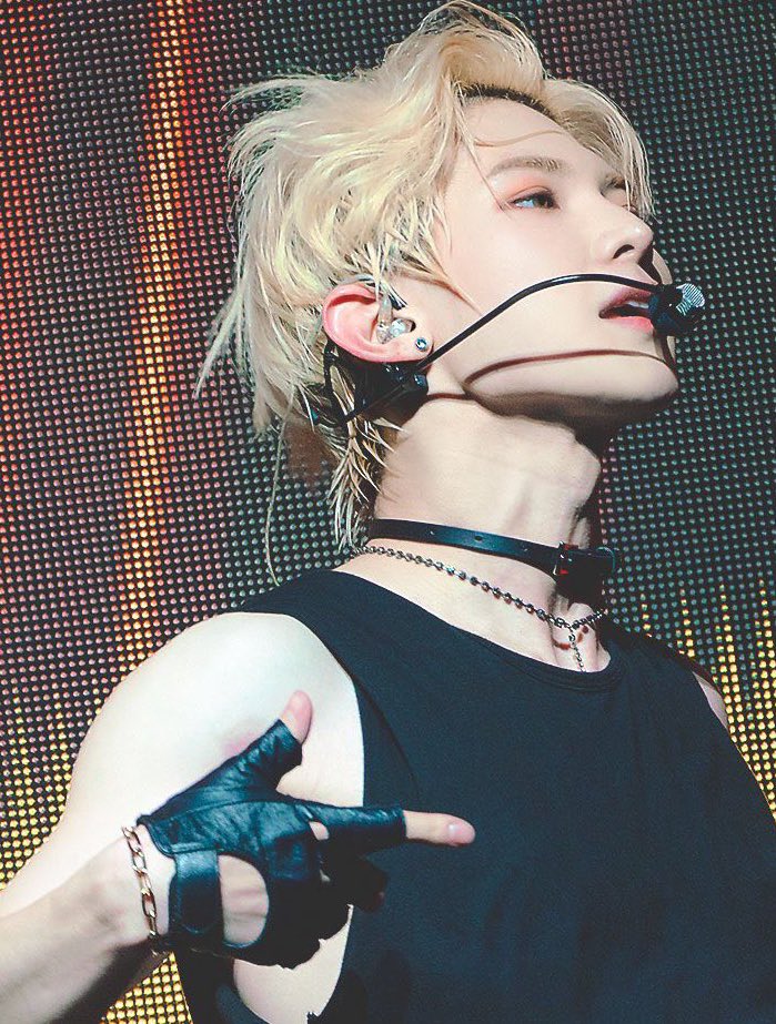 YEOSANGLOOK's tweet photo. head empty, only this yeosang https://t.co/V3h7UHJXLQ