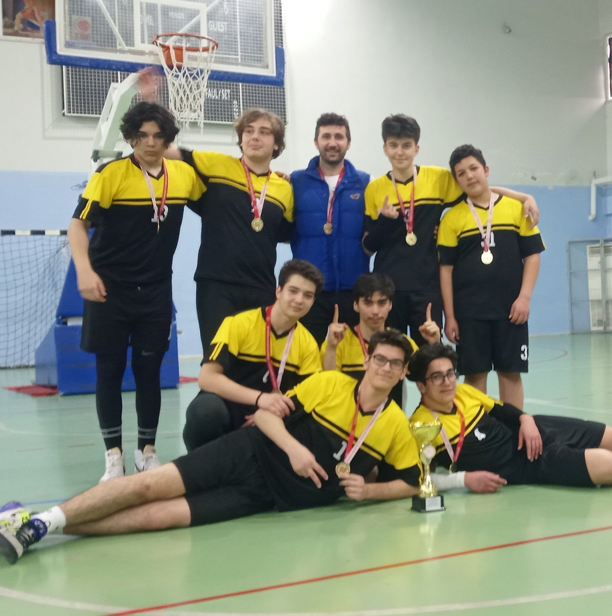 Doğa harikaları tarih yazdı!🏆
Aydın ilinde düzenlenen Genç erkekler voleybol liginde takımımız şampiyon olmuştur.🏆🏆🏆 @AydinDogaKoleji <a href="/GungerHulya/">Hülya Köse GÜNGER</a> @aliaykut0909