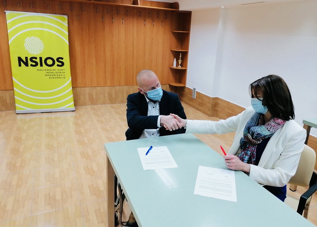 tfajon's tweet photo. Danes sem se skupaj z @ZidanDejan in @UrosPrikl sestala s predstavniki @Nsios_Slovenija.Govorili smo o socialnih, zdravstvenih izzivih invalidov in njihovi enakopravnejši vključitvi v družbo.Vesela sem, da smo se @strankaSD s podpisom zavezali k nadaljnjemu sodelovanju z #NSIOS. https://t.co/xlZvwRFtZV