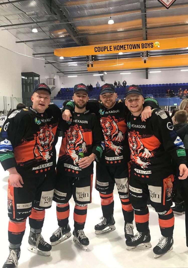 Just a bunch of lads winning the league! 🐯🏆🍾<a href="/Telford_Tigers/">Autocraft Telford Tigers</a> <a href="/NIHLhockey/">NIHL</a>