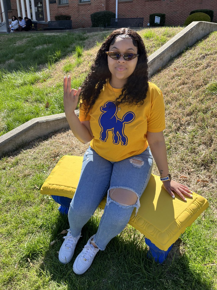 aintthatliz's tweet photo. still not over the fact that iβm part of the greatest sorority to ever do it. itβs truly an honor to continue the legacy that my great-grandmother Soror Jessie Mae Brown started ππ #Ξ£ΞΞ‘ #lastcreatedbestdesigned #SGRho #PrettyPoodle https://t.co/fUhG7ZAot3