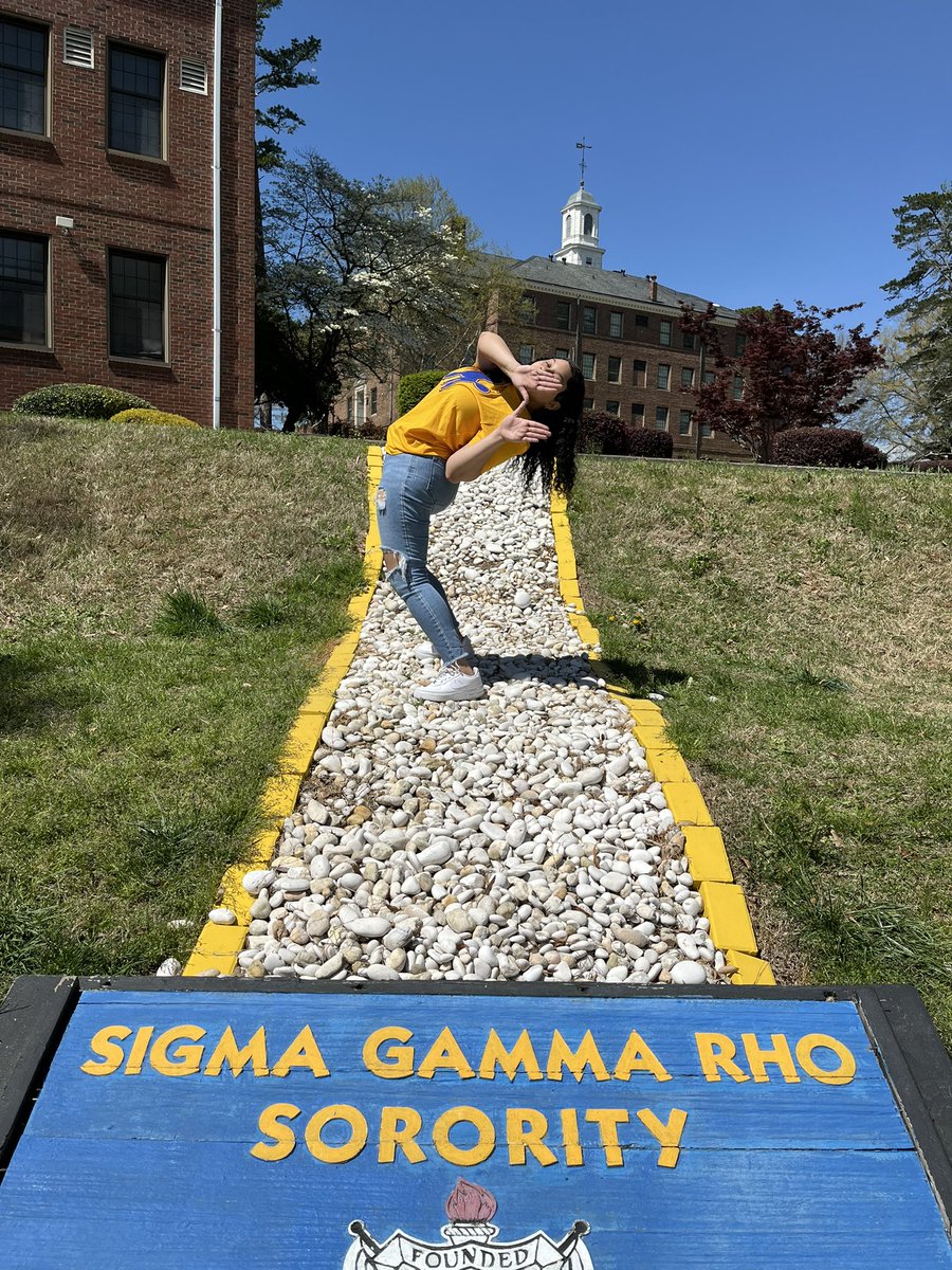 aintthatliz's tweet photo. still not over the fact that iβm part of the greatest sorority to ever do it. itβs truly an honor to continue the legacy that my great-grandmother Soror Jessie Mae Brown started ππ #Ξ£ΞΞ‘ #lastcreatedbestdesigned #SGRho #PrettyPoodle https://t.co/fUhG7ZAot3