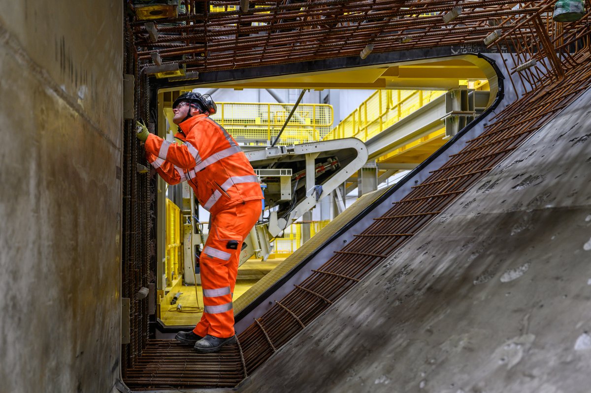 Build the future. Start your career with #HS2. We’re supporting thousands of #jobs in the years ahead helping deliver the railway. Our Jobs Board showcases the roles making it easier to search and find the very latest #vacancies in your area. Search now: ow.ly/GLob50ItIGu