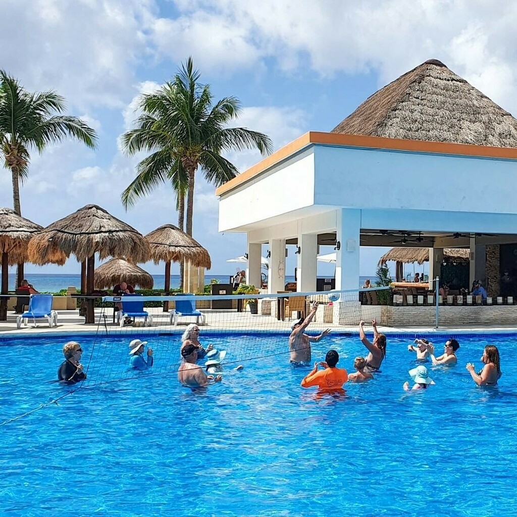UnlimitedVC's tweet photo. A match of pool volleyball with the whole family is always a good idea when you vacation at the amazing #SunscapeSabor #Cozumel🏐 !
Discover the endless activities that the #SunscapeEntertainment has to offer for you and your family!
☀🤽‍♂️
¡Un partido de … https://t.co/TJ0VhMRrIp https://t.co/IqV7gHZHJr