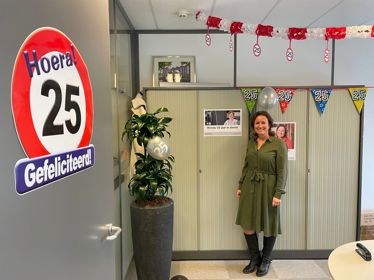 25 jaar in dienst. Bij het leukste bouwbedrijf van Nederland. :) <a href="/VanWijnenGroep/">Van Wijnen</a>