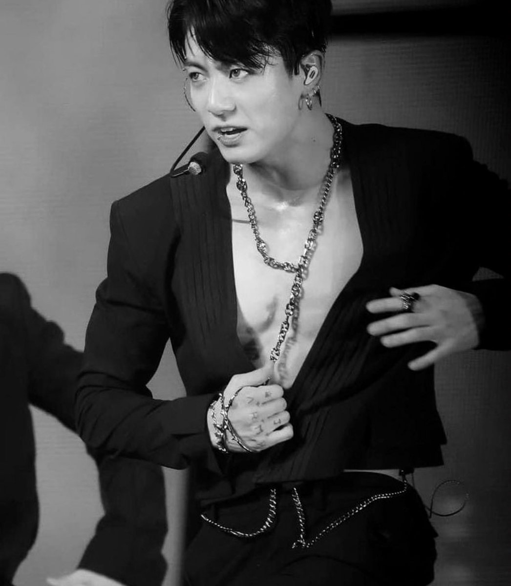 if you can't have jungkook, dress like him ;) 

#arsd #arsdselcaday #jungkook #bts #fakelove
