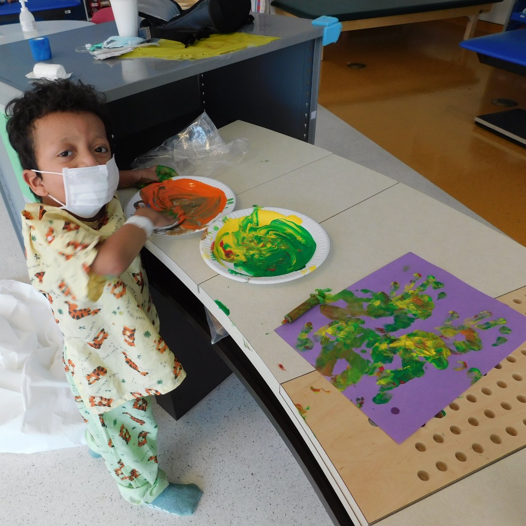 Art therapy is just one way our child life specialists help children cope with their injuries and express their feelings. Miguel here loves to finger paint in-between appointments! #childlife #arttherapy