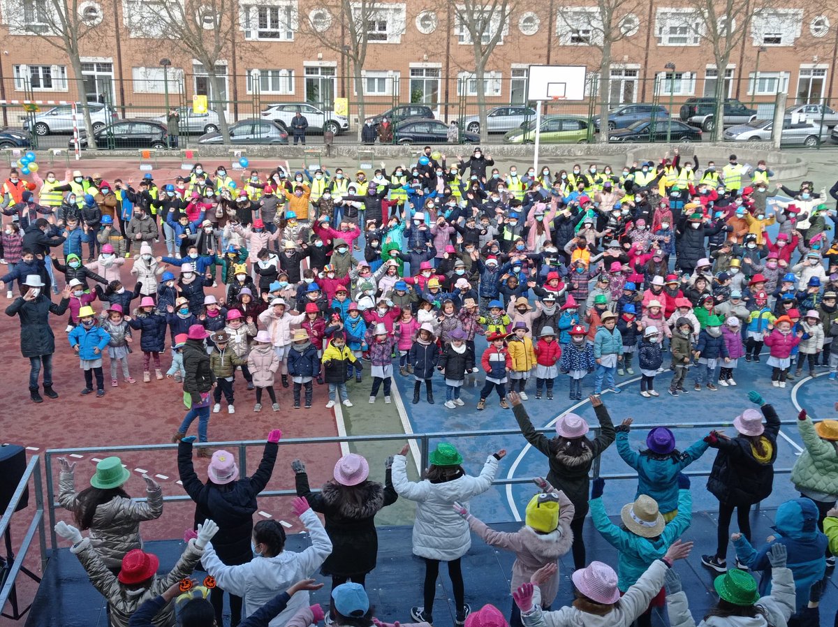 El viernes en el <a href="/Claudio_CEIP/">CEIP Claudio Sánchez Albornoz</a> celebramos la Operación Bocata , destinando el dinero recaudado a <a href="/ManosUnidasONGD/">Manos Unidas ONGD</a> para un proyecto educativo en Togo. También quisimos hacer un homenaje a Ucrania, ¡para la guerra NADA, para la paz TODO! 🇹🇬🇺🇦 <a href="/OpBocataBurgos/">OperaciónBocataBurgs</a>  #StopWar #Solidaridad