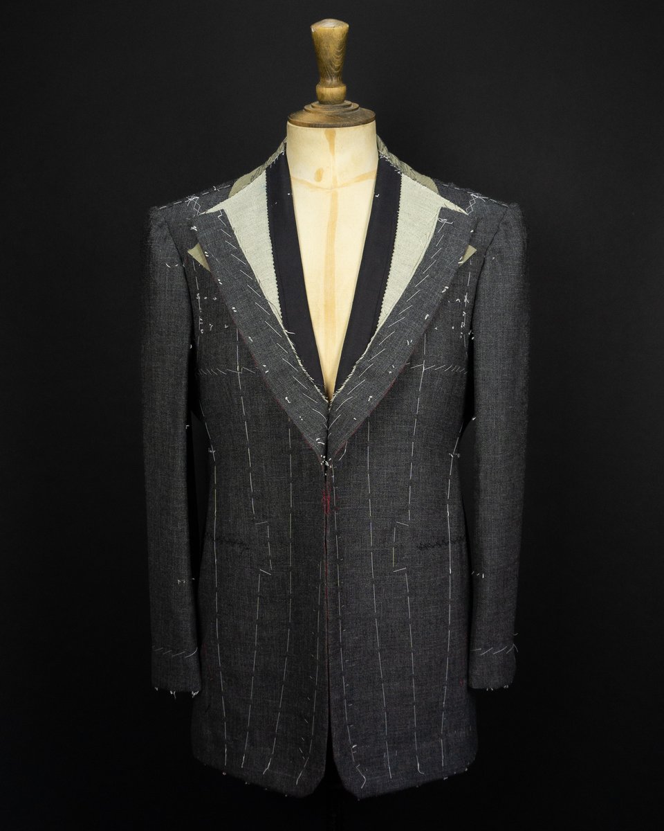 lawtonlimited's tweet photo. SINGLE BREASTED ONE BUTTON SPRING RAM SUIT IN CHARCOAL FOR HIM

Basted, ready for a fitting.

#springram #bespoke #bespokesuit https://t.co/ZnZSfsTUM6