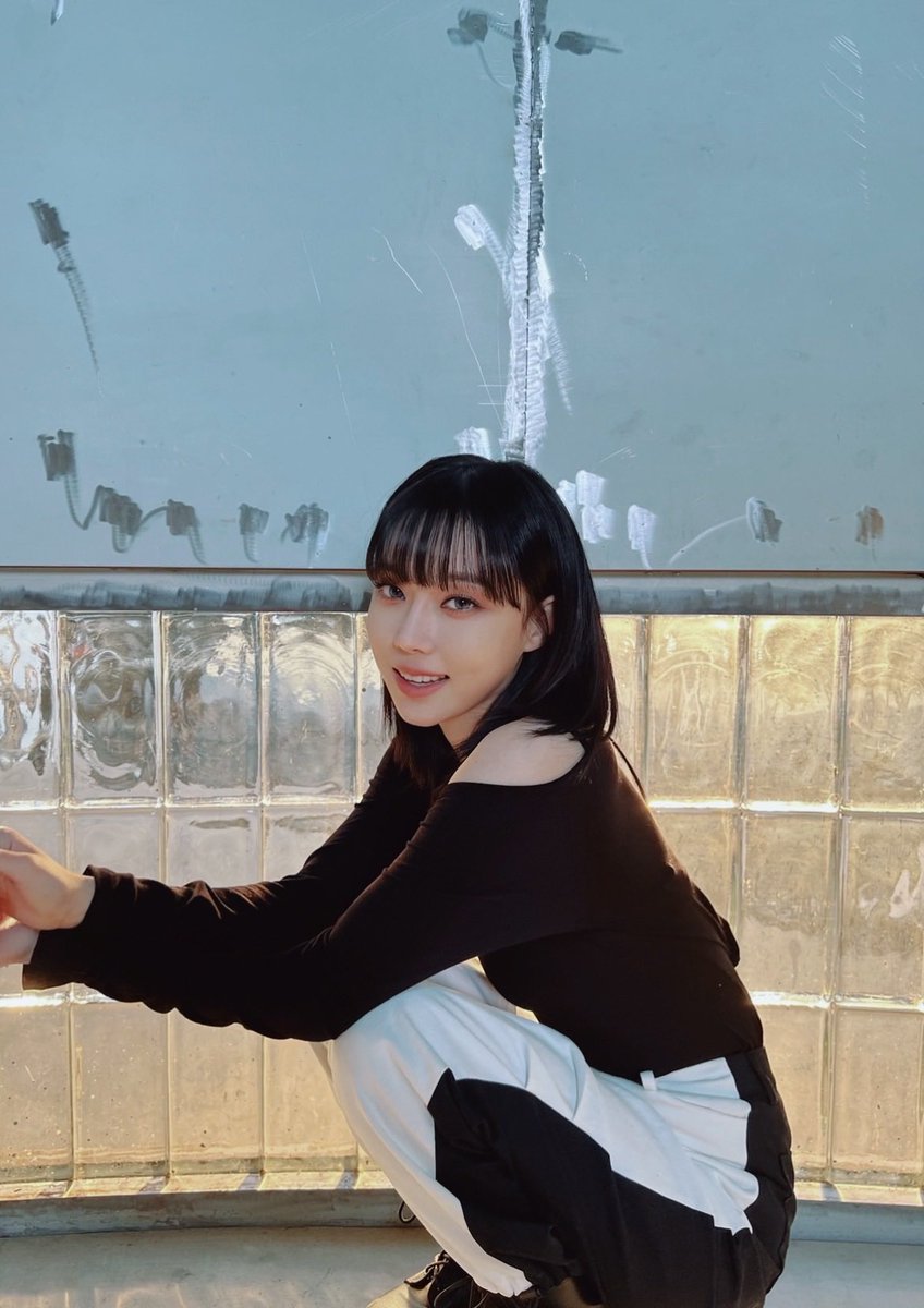aespasbbl's tweet photo. [220404] 11:54PM KST: ⭐️ 

- +3 📸
- ⛄️ 
- even though it’s spring now, it’s winter! 
- i haven’t seen the flowers yet..!! https://t.co/na8d4Y8pqX