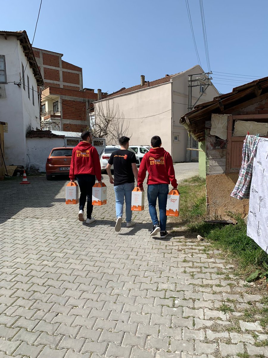 uAUNIBursaTek's tweet photo. Ramazan ayı münasebetiyle hayırlara vesile olmak, bu mübarek ayın bereketini paylaşmak için ihtiyaç sahiplerine yardım kolilerimizi ulaştırdık. 

Birlik ve beraberlik içinde huzur içinde geçireceğimiz, hayırlı Ramazanlar dileriz.
#ultrAslanUNI https://t.co/ImQWYYxnbb