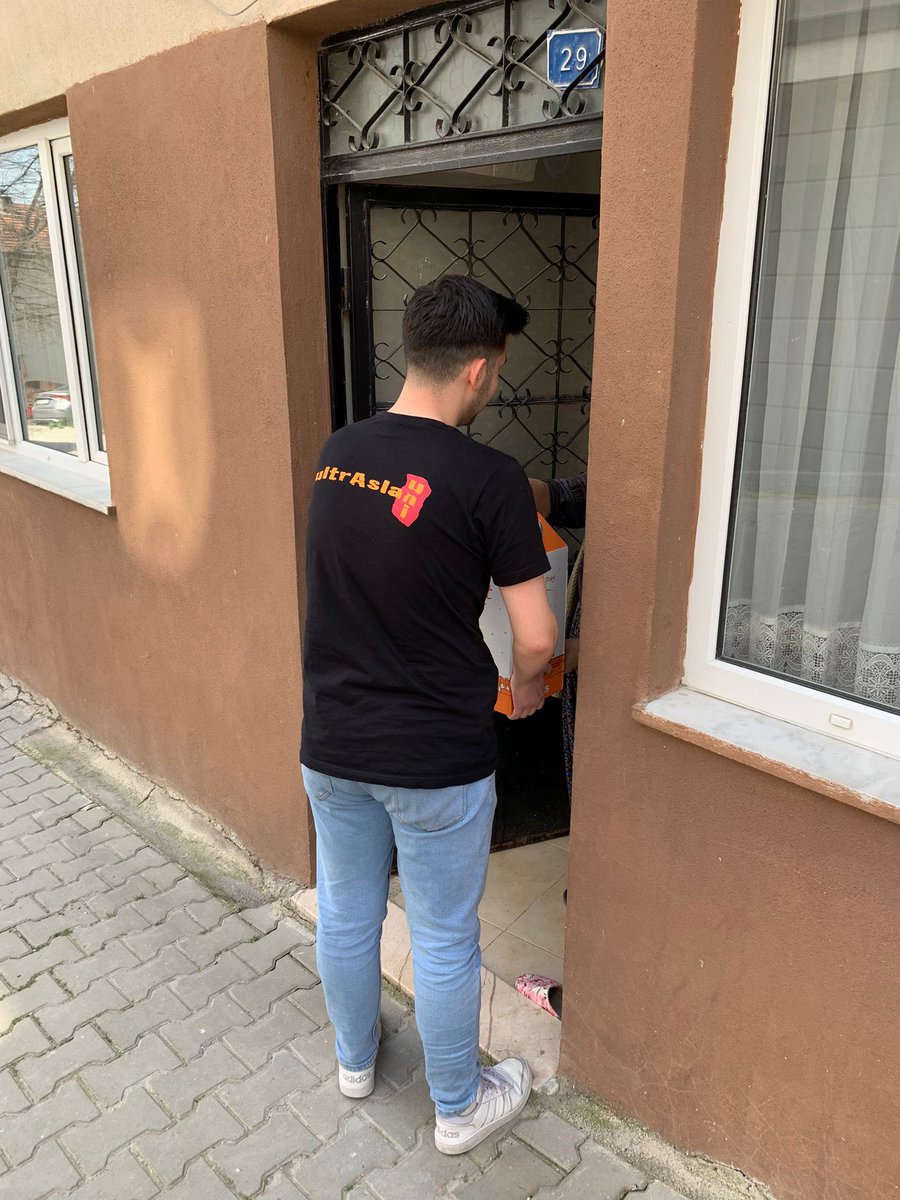 uAUNIBursaTek's tweet photo. Ramazan ayı münasebetiyle hayırlara vesile olmak, bu mübarek ayın bereketini paylaşmak için ihtiyaç sahiplerine yardım kolilerimizi ulaştırdık. 

Birlik ve beraberlik içinde huzur içinde geçireceğimiz, hayırlı Ramazanlar dileriz.
#ultrAslanUNI https://t.co/ImQWYYxnbb