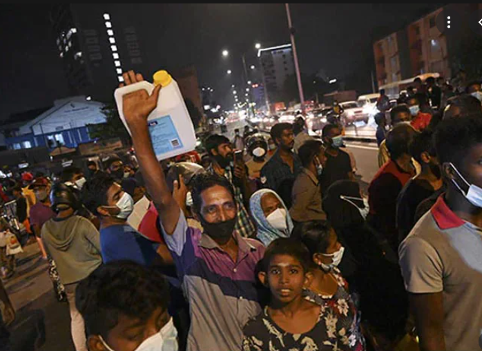 CwiSocialist's tweet image. Sri Lanka: People should not be made to pay for the crisis.  -READ MORE - is.gd/9N6MzV