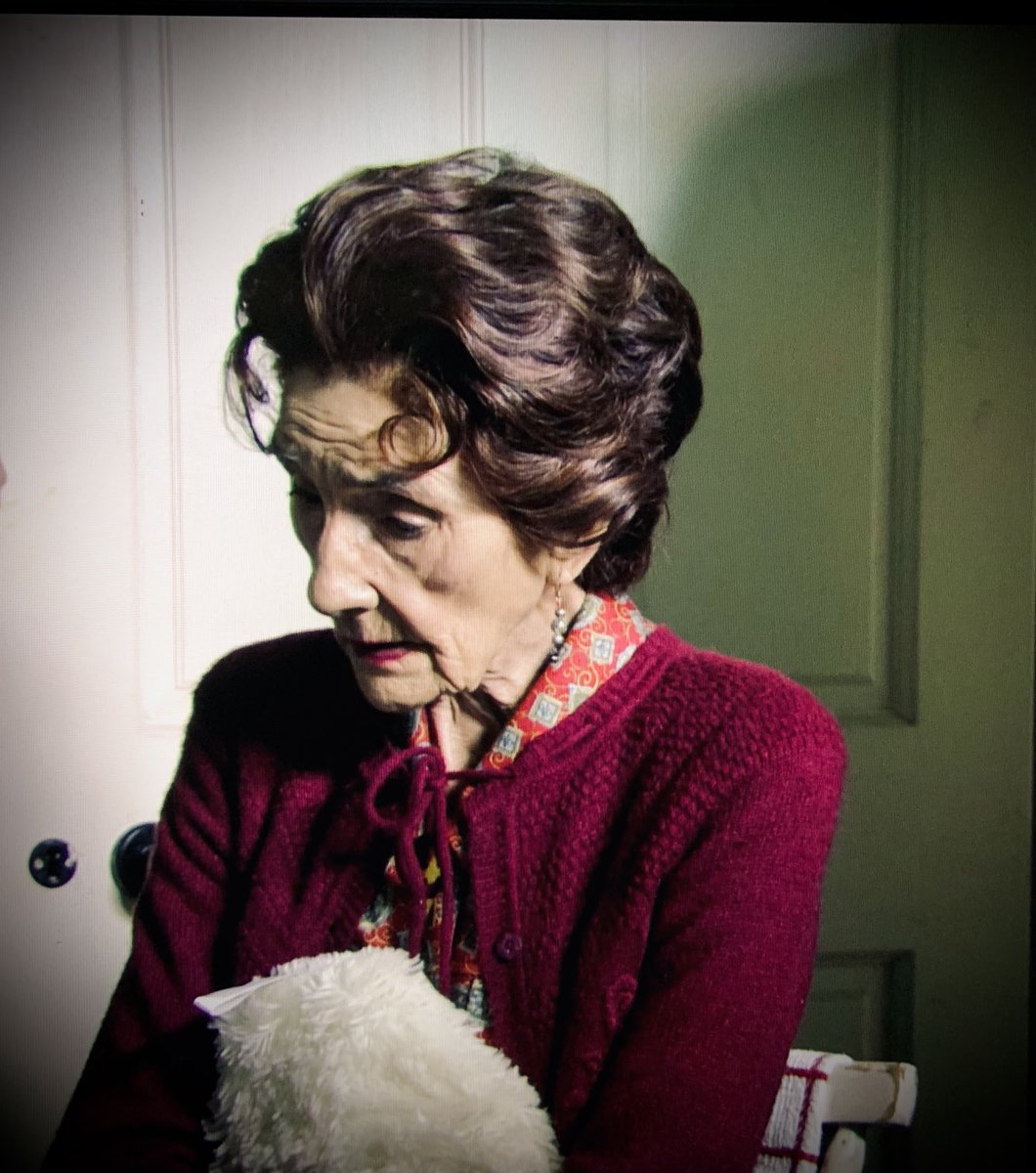 McGillTweet's tweet photo. I took this shot of June Brown in, what I understand to have been her final scene on @bbceastenders. Love to all the cast and crew missing her. #junebrown #eastenders https://t.co/vZ57FNR8ur