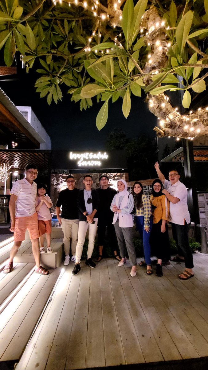 mitaagustina_'s tweet photo. Definisi low maintenance friendship, biar jarang ketemu, ga ngbrol berbulan2, tp ttp aja sekalinya ketemu ttp sefrekuensi 👌🏻😌 https://t.co/fWsuSoZjXo