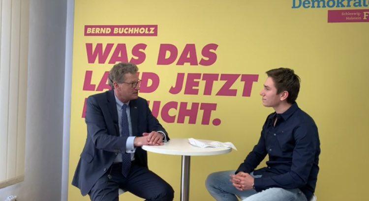 TobiHollenbach's tweet photo. Die zweite Folge von „Hollis Talk zur Landtagswahl“ ist jetzt online. Zu Gast war Wirtschaftsminister @BerndBuchholz von der @FDP_SH #FDP #Landtagswahlschleswigholstein #ltwsh #hollistzl #buchholz #schleswigholstein https://t.co/Mk8ceHpJmS