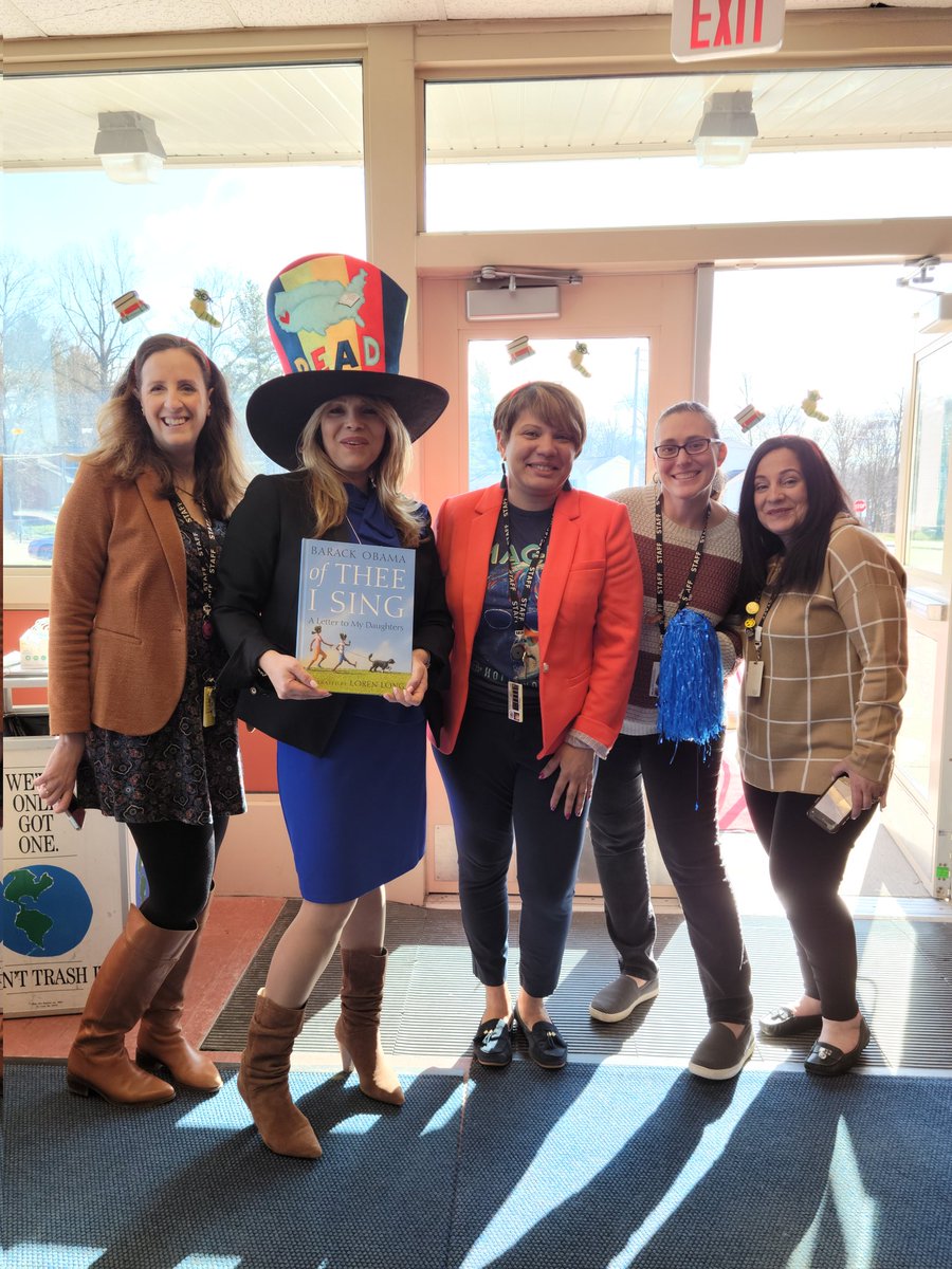 RebeccaAvilesR1's tweet photo. No greater honor than to read to our scholars! It was a TEA-rrific morning celebrating Guest Reader Week! Thank you Hillcrest Hawks for inviting me!β₯οΈπ
#Hillcrestisonthemove
#pcsdpride https://t.co/5sEU3kwY7W