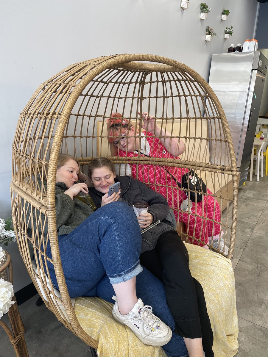 prodigalegg's tweet image. me when i have friends and we’re cool and fun and love a good laugh :-)