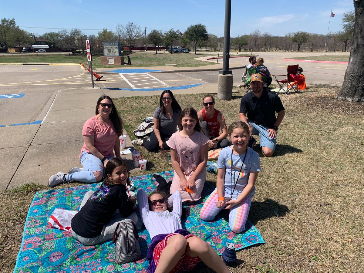 Dorsey Elementary (@dorsey_wildcats) on Twitter photo Our Lunch On the Lawn with 1st,3rd and 5th grade was such a success! We had over 250 families come to enjoy lunch outside with their child/children. Thank you to everyone that helped make this experience a success! #TheGISDEffect <a href="/LeslieLjrussel/">Leslie Russell</a> @vhueyGISD Our Lunch On the Lawn with 1st,3rd and 5th grade was such a success! We had over 250 families come to enjoy lunch outside with their child/children. Thank you to everyone that helped make this experience a success! #TheGISDEffect <a href="/LeslieLjrussel/">Leslie Russell</a> @vhueyGISD