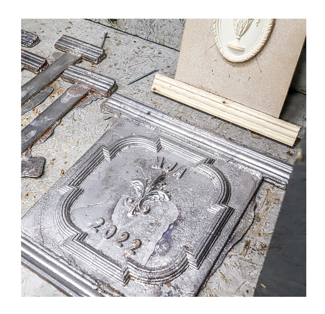 ALM_ALMHM's tweet photo. A glimpse into the Lead Casting Course at the @NCTS_2017/ @MasterRoofersUK Hoddesdon Training Centre.

Some great work by the attendees! 👍

#leadart #leadcasting #castlead #leadworker #leadbossing #training #traininguk #uktraining #roofer #roofing #ukroofing #leadworkskills https://t.co/pFj69nbcYU