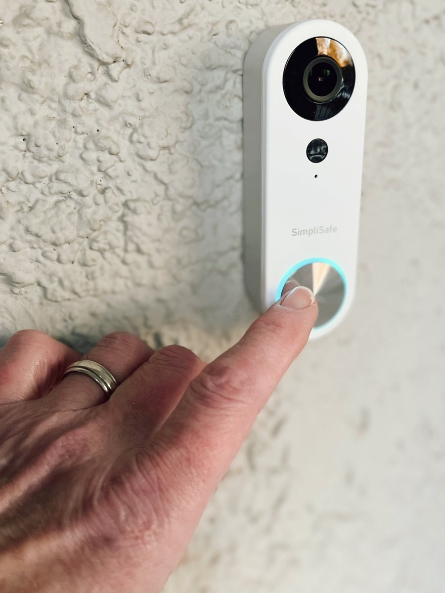 global_cu's tweet photo. Want to enjoy 24/7 home protection? With SimpliSafe you have that and more with customizable systems. To view member deals on SimpliSafe, visit https://t.co/bDRQTnNBAa #SimpliSafe #CustomProtection #GlobalFamily https://t.co/75vBXzfIM1