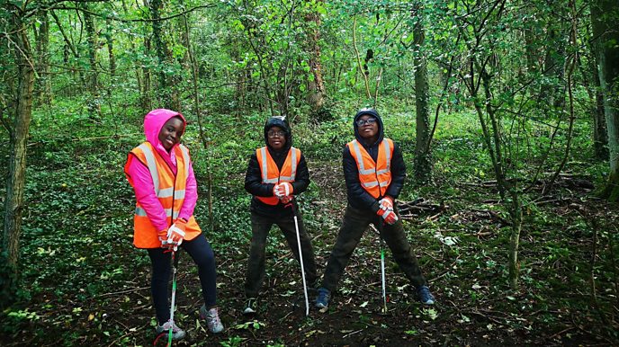 bnes_libraries's tweet photo. 6 litter picking heroes share their top litter picking tips from BBC Bitesize!

https://t.co/ZIrZhBtBdm]

#BathnesLibraries #VirtualLibrary #InfoThursday #LitterPicking #GreenSpaces #BBCBitesize 
@bbcbitesize https://t.co/AKUgdevQQZ
