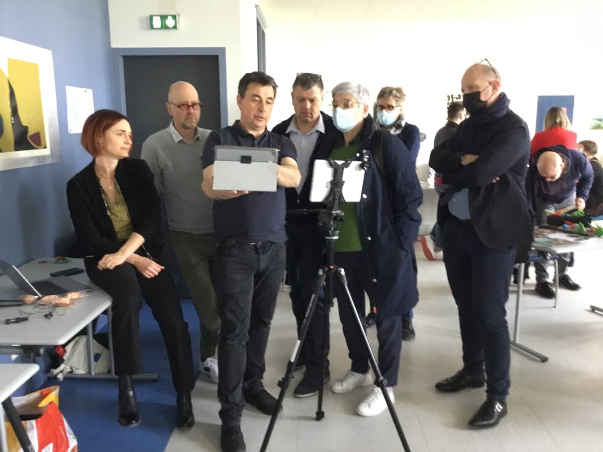explometierstv's tweet photo. RT @dane_nancy_metz RT @AniellaLEBEAU: Enseigner avec le #numérique en #Meuse ⤵️
Poursuite du colloque avec des ateliers inter-degrés Calcul@tice, démonstration de matériel #EXAO, laboratoires numériques #TER Ciel de Meuse, projet #MAO, web média, #webTV… https://t.co/KsbDuNOQA9
