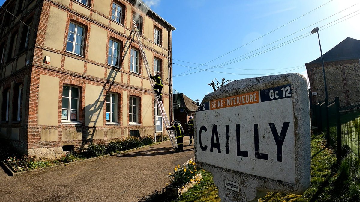 Sdis76's tweet photo. 🔥 Entrainement #incendie à Cailly
ㅤ
Les sapeurs-#pompiers de #Cailly et de #Servaville se sont entrainés ce week-end. Une formation mutualisée et des échanges entre les équipes.
ㅤ
S'entrainer à porter secours, toujours, pour être prêt. https://t.co/UX0KfTZXuU
