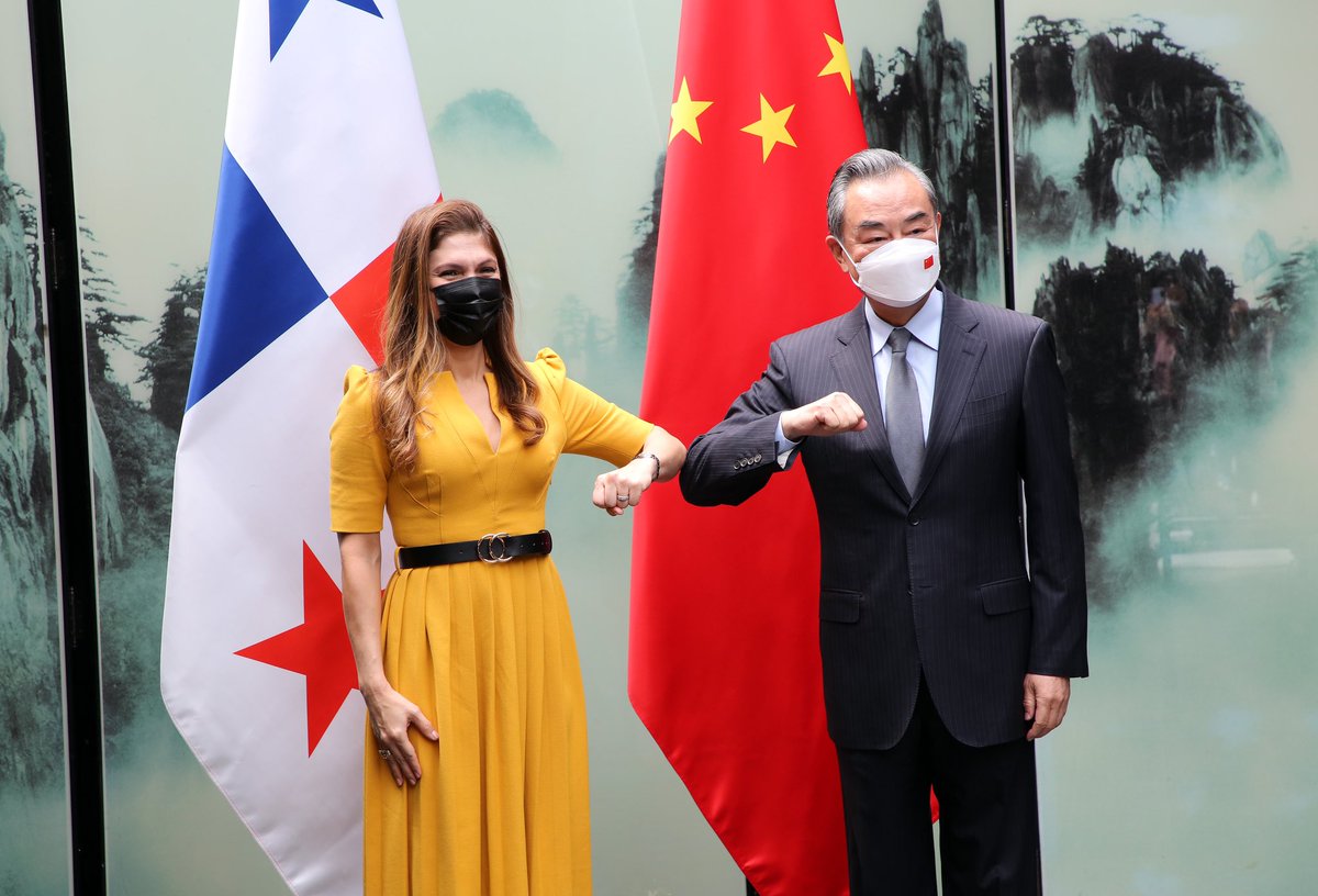 ErikaMouynes's tweet photo. Celebramos fructífera y necesaria reunión con Wang Yi, consejero de Estado y ministro de Asuntos Exteriores de #China, actor político estratégico para los intereses de Panamá. Es un honor ser la primera canciller de #LATAM en ser recibida por 🇨🇳 tras estos duros años de pandemia. https://t.co/8tHbSn3QsI