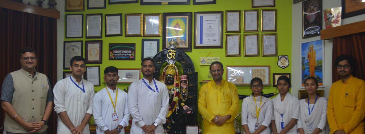 Met our students participating in the "Innovative Idea Competition" &amp; listened to their interesting Startup Ideas. Param Pujya Gurudev has always inspired us with sustainable models of rural &amp; social enterprises. We at DSVV are committed to hatch Social Entrepreneurs of tomorrow.