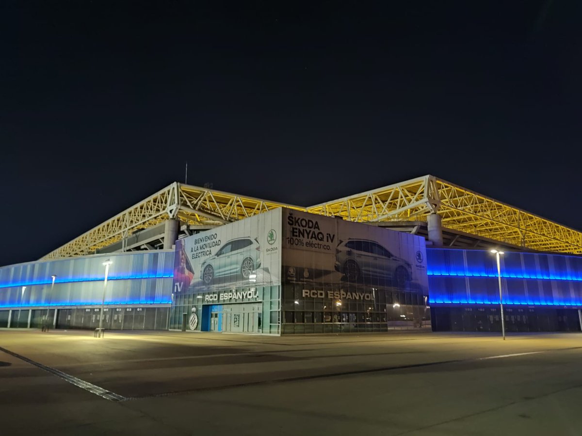 AprenemAutisme's tweet photo. 🔵Aquest dissabte l'estadi del @RCDEspanyol es va il·luminar de blau amb motiu del Dia Mundial de la Conscienciació Sobre l'Autisme.
🙌Moltes gràcies per sumar-vos!
#ConnectatAlBlau #AprenemCadaDia #NitBlava #diamundialautismo https://t.co/3pJHmOaB4P