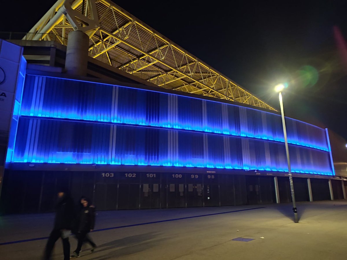 AprenemAutisme's tweet photo. 🔵Aquest dissabte l'estadi del @RCDEspanyol es va il·luminar de blau amb motiu del Dia Mundial de la Conscienciació Sobre l'Autisme.
🙌Moltes gràcies per sumar-vos!
#ConnectatAlBlau #AprenemCadaDia #NitBlava #diamundialautismo https://t.co/3pJHmOaB4P