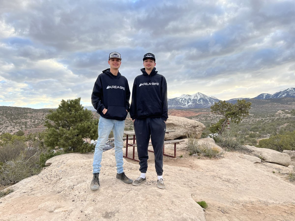 jadon_almond's tweet photo. Good times in Moab! #AreaBFE https://t.co/NnVeZ5qojC