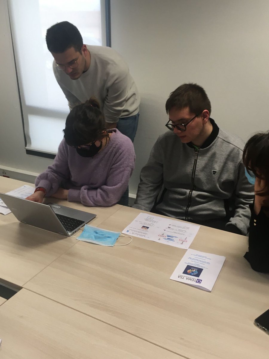 OtemaTsa's tweet photo. Premier atelier mobilité réservé à de jeunes autistes. Apprentissage des solutions numériques, recherche d'itinéraire et mise en situation avec l'utilisation du car puis le train. Une formidable aventure pour favoriser son insertion sociale et professionnelle #tarn #autisme https://t.co/tV1JZqhOXe