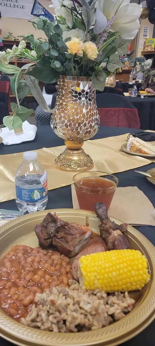 So honored to work with <a href="/BrendellaChavis/">Brendella Chavis</a>  and <a href="/HighlandHtsES/">Highland Heights ES</a> these past few years, along side all these wonderful community partners that make such a difference for our communities and students. Thank you for celebrating the work we do!🥰🙏 @HISDFACE